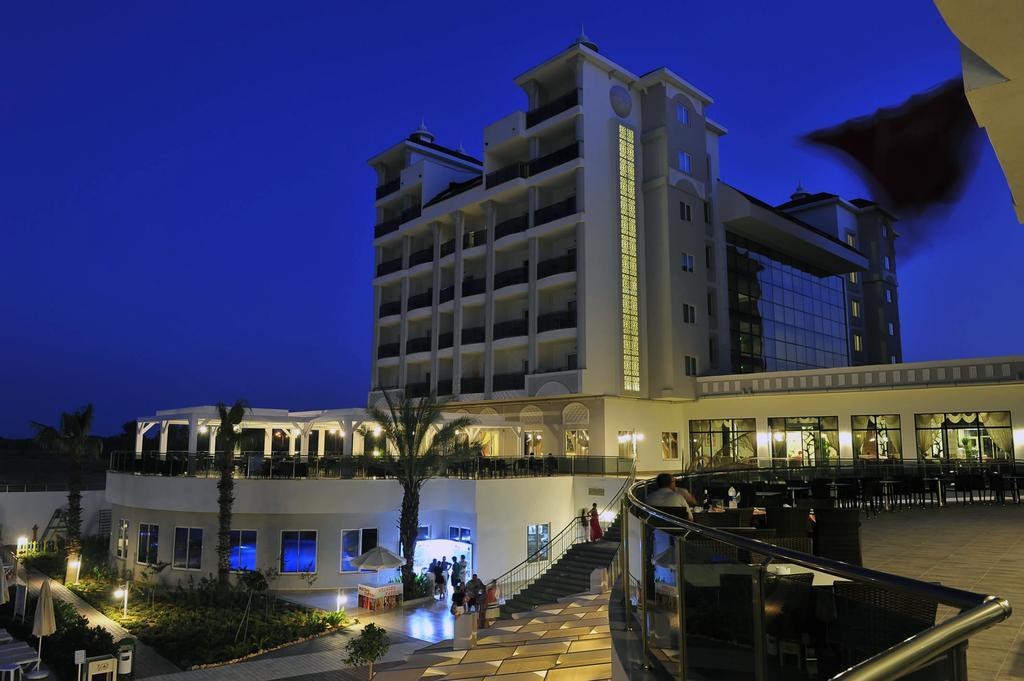 & River & Resort Side
